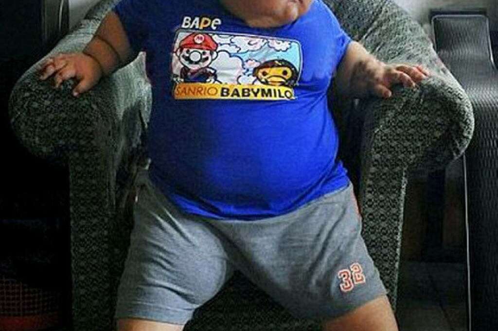 Amazing Guinness World Records - Lu Zhi-hao is believed to be the world's fattest 4-year-old. The obese boy from China's Guangdong province weighs a stunning 136 pounds -- posing a major health risk, according to doctors. A health clinic in Hong Kong has offered free weight-loss treatment for the child.