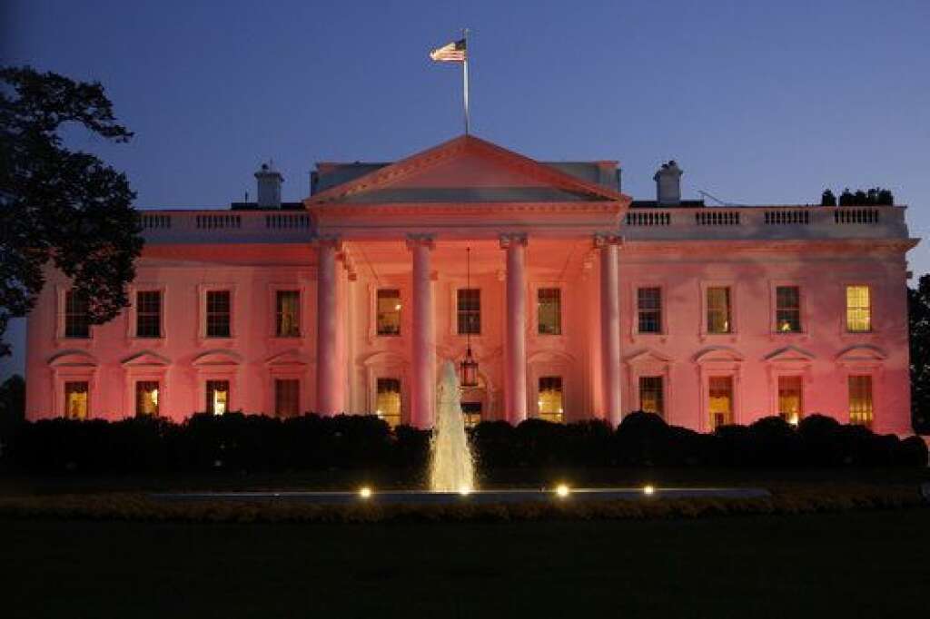 La Maison Blanche est teintée de rose, en ce 24 octobre 2013.