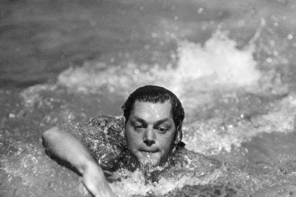 Johnny Weismuller, des bassins au grand écran - Champion olympique cinq fois en natation (1924 et 1928), il deviendra par la suite encore plus célèbre au cinéma en incarnant le rôle de Tarzan, douze films durant.