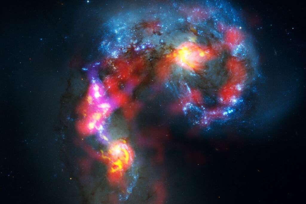 Les galaxies des Antennes (également appelée NGC 4038 / NGC 4039) -