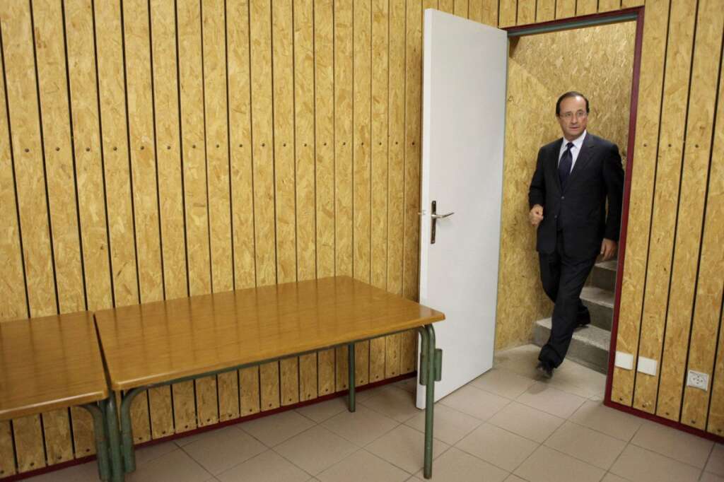 Sébastien Calvet - Diplômé en 1998, ce Montpelliérain c'est quant à lui diriger vers la photographie politique.     François Hollande, vote aux primaires citoyennes, Laguenne, octobre 2011.