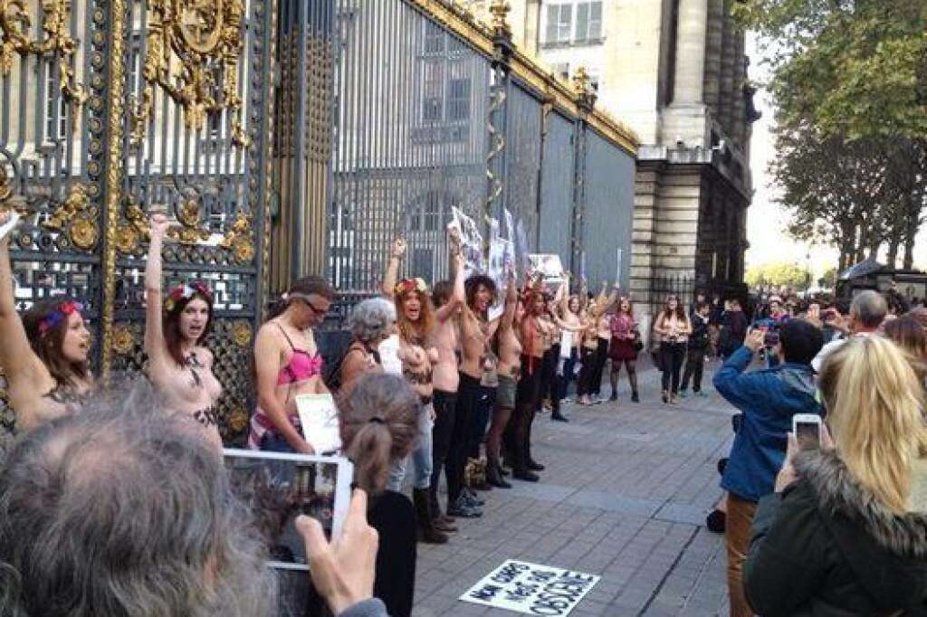 Contre la pénalisation des Femen - Les Fement et leurs sympathisants ont manifesté devant le Palais de Justice pour dénoncer la condamnation de l'une des leurs pour exhibitionnisme.