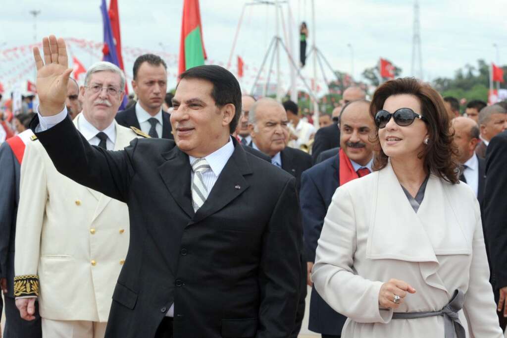 Leila Trabelsi Ben Ali exilée de Tunisie - Exilée en Arabie Saoudite depuis la chute de son mari, l'ex-Première dame de Tunisie avait un rôle politique et économique éminent sous le régime Ben Ali. Des sources élyséennes estiment qu'elle aurait embarqué 1,5 tonne d'or pendant que son mari essayait encore de se maintenir au pouvoir.
