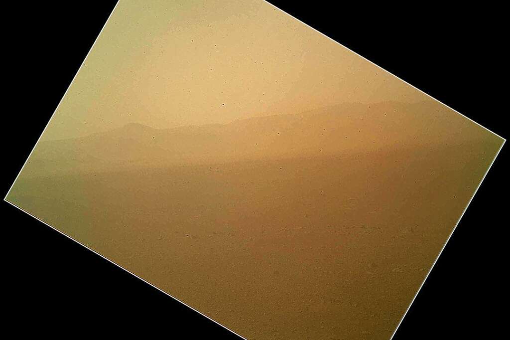 La première photo en couleur prise par le robot Curiosity sur Mars -