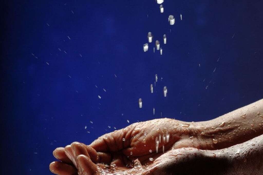 Astuce n°3: renforcer les mesures d'hygiène - Certaines mesures d'hygiène doivent être appliquées avec sérieux. Lavez-vous les mains fréquemment avec du savon et de l'eau. Lorsque vous éternuez, dirigez votre visage à l'intérieur de votre coude. Et en cas de symptômes d'une infection (diarrhée, fièvre, etc.), restez à la maison.