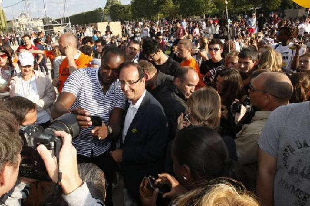 14 juillet 2011 - SOS-Racisme attire entre un million (organisateurs) et 500.000 (police) personnes sur le Champ-de-Mars pour un grand "concert pour l'égalité" et dénoncer une "ambiance lourde" et une "libération de la parole raciste" en France depuis plusieurs mois.
