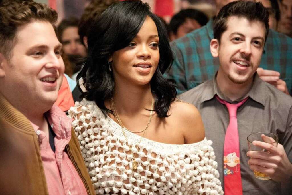 "Quoi de neuf Rihanna?" - Avant de lui asséner une claque sur la fesse, Michael Cera aborde poliment la chanteuse de la Barbade lors d'une soirée organisée par James Franco. Tout ça se déroule avant l'apocalypse.  <a href="http://www.youtube.com/watch?v=dRGhM7HNWBo" target="_blank">Dans <em>C'est la fin</em> de Seth Rogen et James Franco sorti le 9 octobre 2013</a>