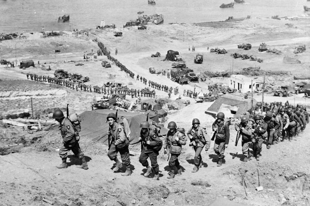 1,5 millions d'hommes vont débarquer - Le débarquement ne s'arrête pas le 6 juin 1944. En attendant la reconquête du Havre et des grands ports urbains, les Alliés vont continuer à débarquer leurs soldats via la Normandie. On estime à plus d'1,5 million le nombre d'hommes qui ont débarqué sur les plages de Normandie à la fin du mois de juillet 1944.
