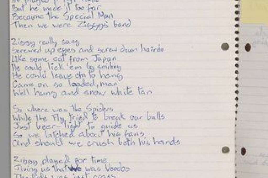- <br>Manuscrit original de David Bowie de la chanson «Ziggy Stardust», 1972. Courtesy of The David Bowie Archive