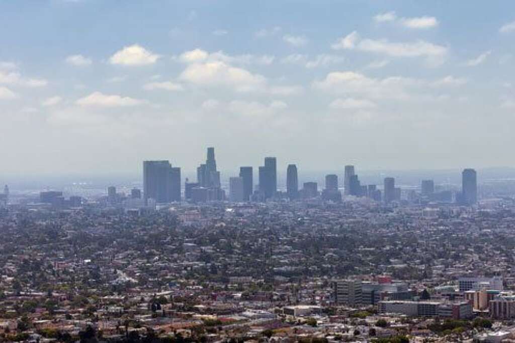 4. Los Angeles LAX, Etats-Unis - Témoignage d'un participant: "Par temps clair, le tapis de lumière que nous survolons semble s'étendre à l'infini. LAX offre aussi la seule approche qui à ma connaissance permette de survoler toute une ville."