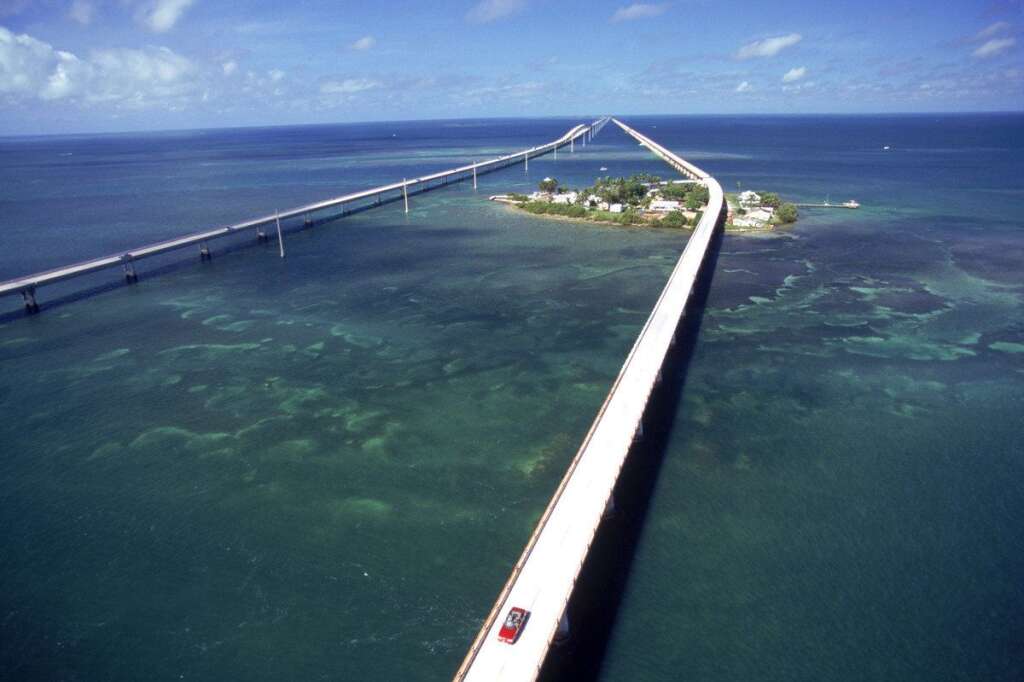 5. Les Keys, Floride - Cette route bondit d'île en île au-dessus de l'océan bleuté. Au-delà de sa beauté naturelle, on reste bouche bée devant ce brio d'ingénierie.
