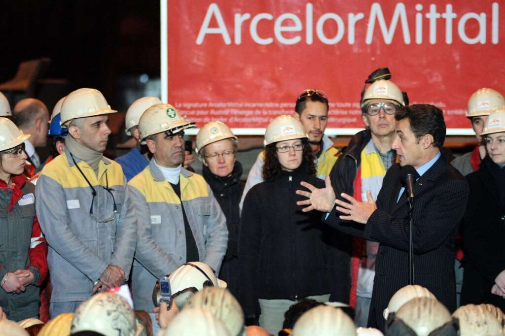 Février 2008: le symbole des Gandrange - Début 2008, une usine d'ArcelorMittal de Moselle est menacée de fermeture. Nicolas Sarkozy fait le déplacement et promet de sauver les emplois. 2009, malgré les efforts du gouvernement, l'usine de Gandrange ferme, devenant un symbole des promesses non tenues du chef de l'Etat.