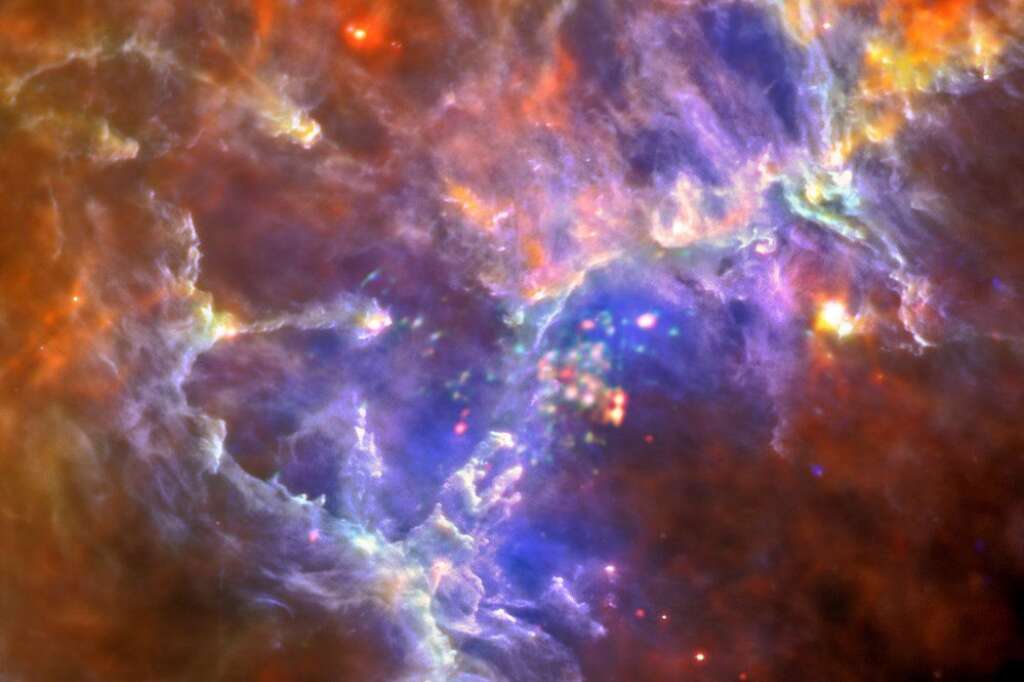 Un mélange d'infrarouges et de rayons x montrant la formation d'étoiles -
