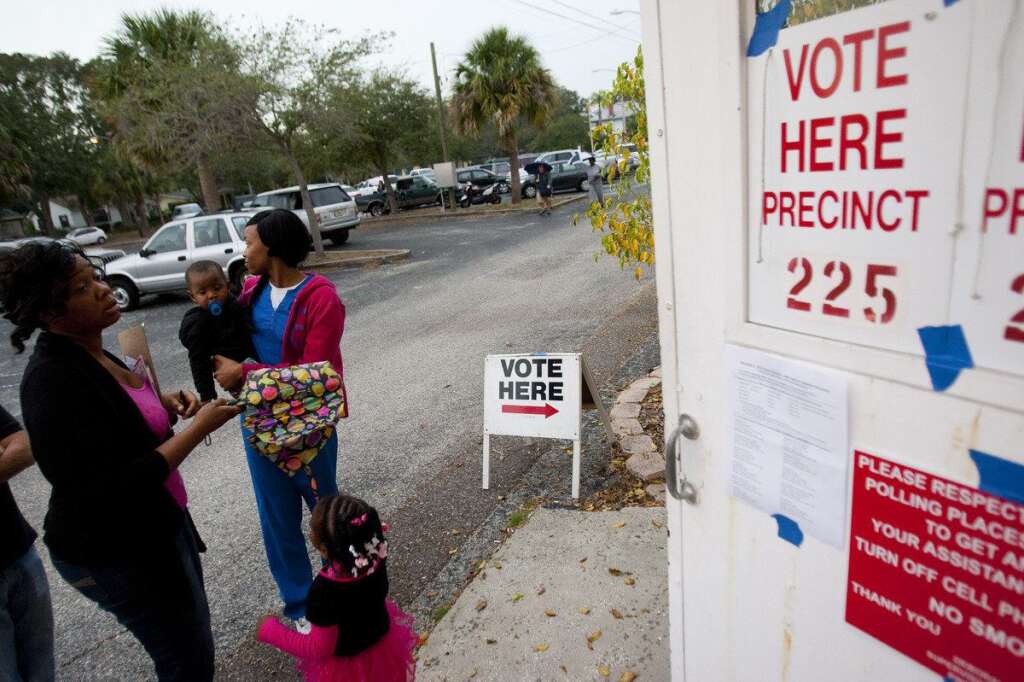U.S. Citizens Head To The Polls To Vote In Presidential Election - ST. PETERSBURG, FL -  NOVEMBER 6:  Voters wait to cast their ballots on November 6, 2012 in St. Petersburg, Florida. The swing state of Florida is recognised to be a hotly contested battleground that offers 29 electoral votes, as recent polls predict that the race between U.S. President Barack Obama and Republican presidential candidate Mitt Romney remains tight.  (Photo by Edward Linsmier/Getty Images)