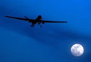 Le chef du groupe État islamique en Syrie tué dans une frappe de drone américaine (Photo d'illustration d'un drone américain survolant le ciel afghan en 2010. AP Photo/Kirsty Wigglesworth, File)