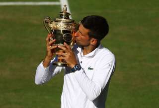 En remportant une nouvelle fois Wimbledon, Novak Djokovic n'est plus qu'à un titre de plusieurs records de l'histoire du tennis.