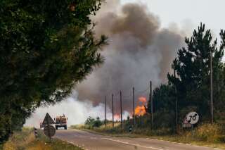 Accalmie dans les incendies en Gironde et Bretagne, l'homme interpellé mis hors de cause (photo prise près de Landiras, le 18 juillet 2022)