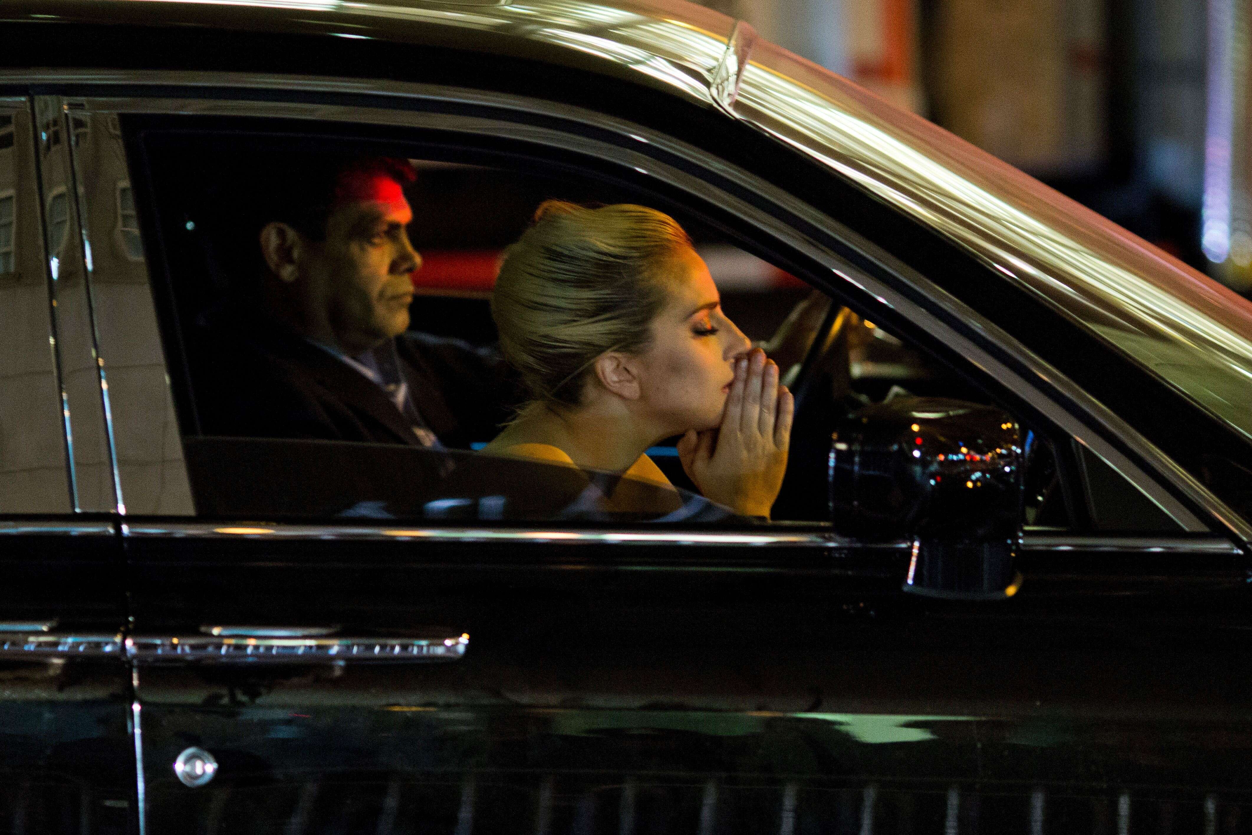 Lady Gaga dans sa voiture, après avoir protesté contre Donald Trump devant la Trump Tower de New York, mercredi 9 novembre.