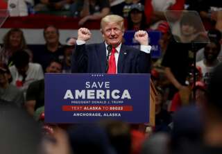 Samedi 9 juillet, à l'occasion d'un meeting organisé à Anchorage, en Alaska, pour soutenir Sarah Palin, Donald Trump a fait du Trump, multipliant les exagérations, les moqueries et les sorties tendancieuses.