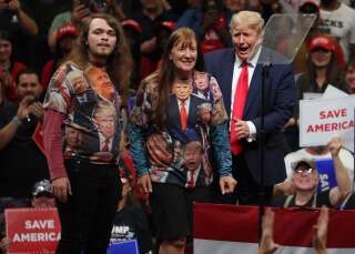 Samedi 9 juillet, à l'occasion d'un meeting organisé à Anchorage, en Alaska, pour soutenir Sarah Palin, Donald Trump a fait du Trump, multipliant les exagérations, les moqueries et les sorties tendancieuses.