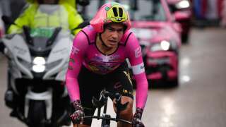 Parti parmi les premiers coureurs de la première étape du Tour de France 2022, le coureur suisse de 23 ans a connu un calvaire sur le parcours du prologue dans les rues de Copenhague.