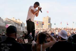 Le rappeur Vald, ici se produisant sur scène lors de la 37e édition du festival des Francofolies à La Rochelle, le 15 juillet 2022.