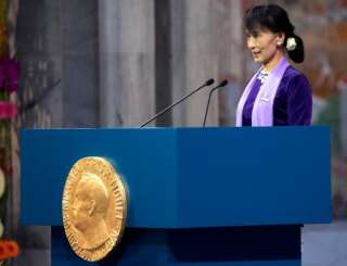 Aung San Suu Kyi prononce son discours de remise de Nobel à l'Hôtel de ville d'Oslo, le 16 juin 2012.