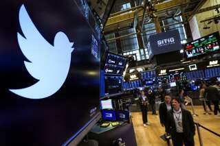 Le logo et symbole commercial de Twitter affichés sur un écran à la Bourse de New York, le 11 juillet 2022.