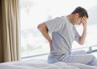Prendre de l’aspirine, s’astreindre à un repos modéré ou appliquer de la glace, ce solutions peuvent soulager les maux de dos.