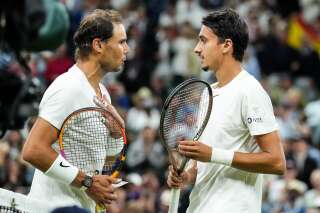 Rafael Nadal et Lorenzo Sonego, après leur match à Wimbledon, le 2 juillet 2022.