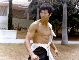 Bruce Lee torse nu sur le tournage de “Tang Shan Da Xiong” (“Big Boss”), écrit et réalisé par Wei Lo.