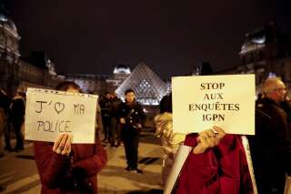 Des centaines de policiers devant le Louvre à Paris