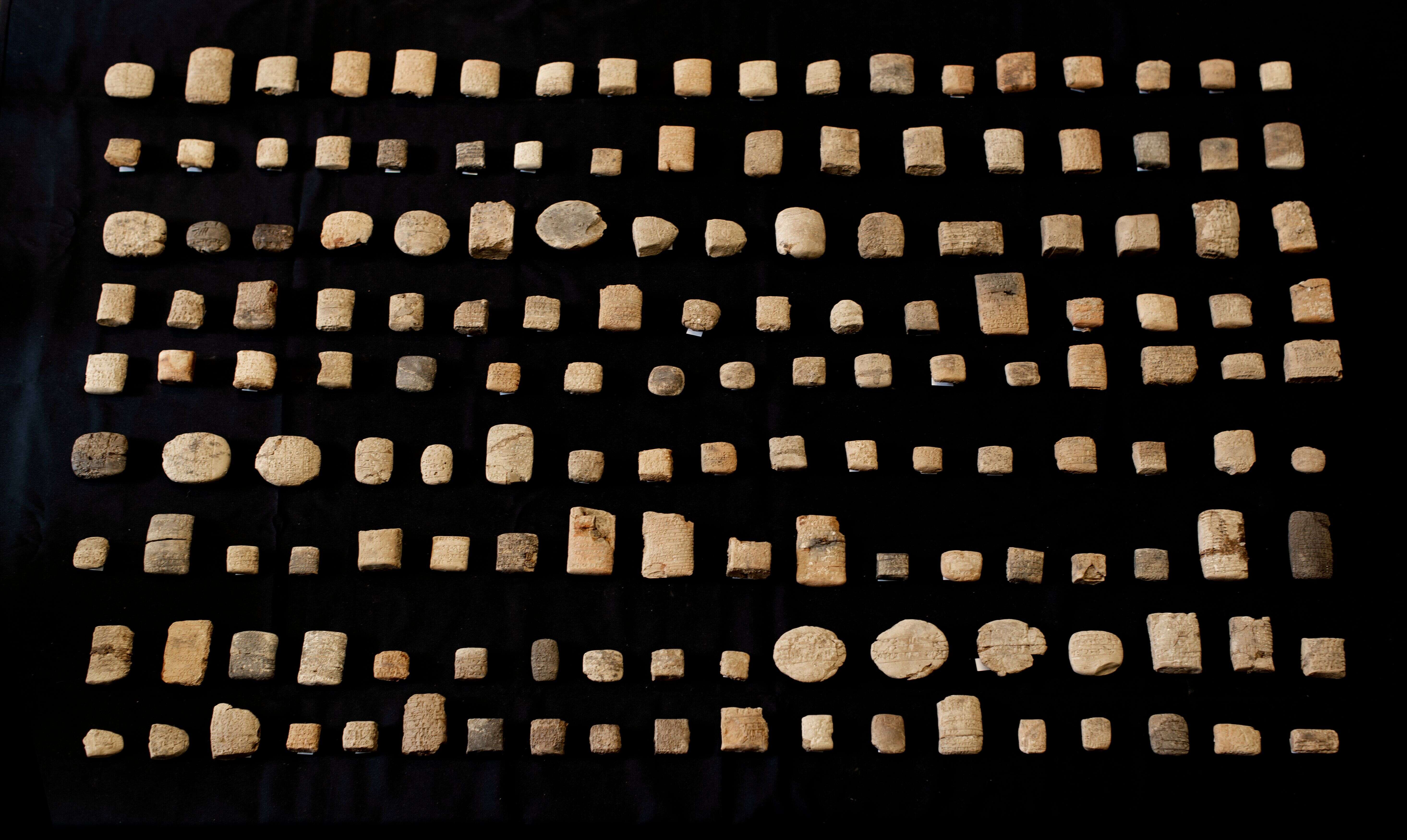 Les 156 tablettes datant de 2.100 à 1.800 ans avant JC avaient été saisies par les douanes à l'aéroport d'Heathrow en 2011