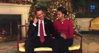 Michelle et Barack Obama en 2009, enregistrant leur premier message de Noël à la Maison Blanche.