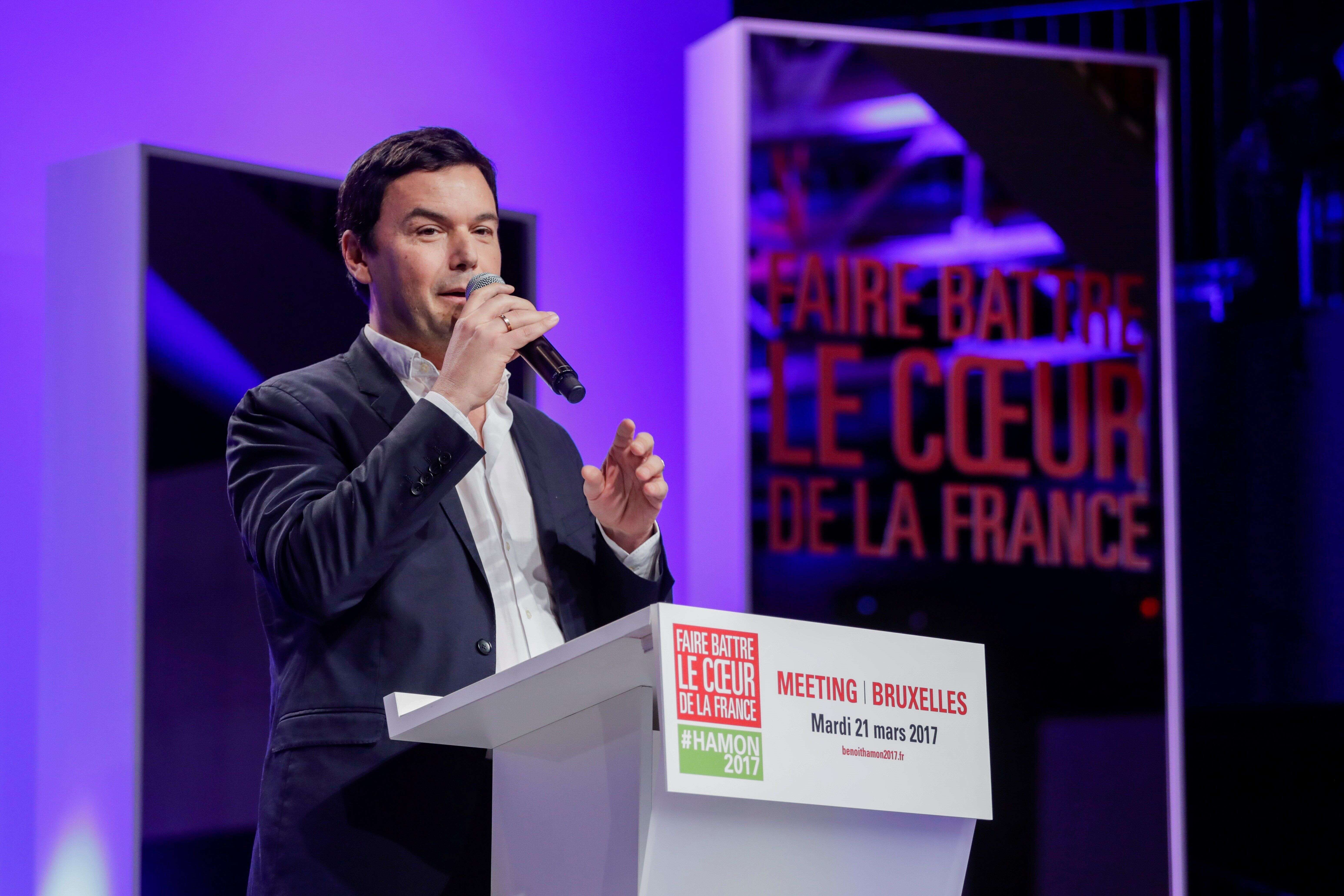 L'économiste Thomas Piketty lors d'un meeting de Benoît Hamon à Bruxelles le 21 mars.