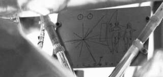 Le message installé à bord des deux sondes spatiales Pioneer 10 et Pioneer 11.