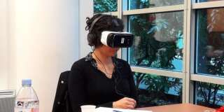 En plein test de réalité virtuelle.