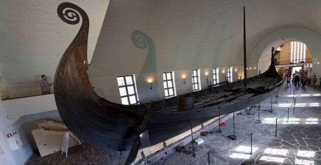 Le drakkar d'Oseberg, l'épave viking la plus connue, a été découverte en 1905. À son bord se trouvaient deux femmes, dont l'une était richement parée. L'épave est exhibée au musée des navires vikings d'Oslo.