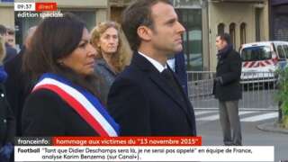 Emmanuel Macron et Anne Hidalgo lors de la minute de silence devant le Petit Cambodge et le Carillon