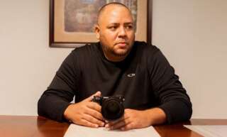 Omar Delgado, l'un des premiers policiers à être arrivés sur la scène de la fusillade du Pulse l'an dernier, s'est vu refuser des fonds pour traiter son TSPT. Il fait désormais de la photographie pour surmonter le stress.