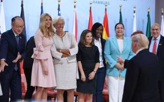 Ivanka Trump et la présidente du FMI Christine Lagarde sous les yeux de Donald Trump