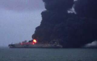 Le pétrolier iranien en feu le 8 janvier, soit deux jours après sa collision