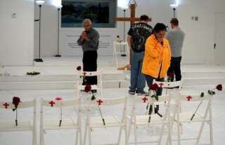 Visite de l'église de Sutherland Springs, au Texas, transformée en mémorial public.