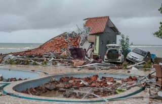 Les débris d'une maison ravagée par le tsunami à Carita, en Indonésie, le 23 décembre.