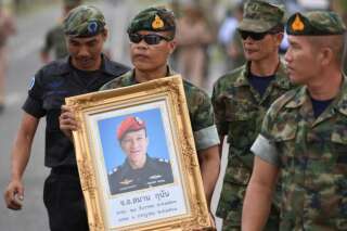Samarn Poonan, 38, ancien membre de la marine thaïlandaise, est décédé le 6 juillet en venant en aide aux enfants.