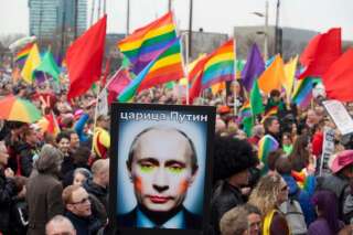 Un poster de Vladimir Poutine maquillé lors d'une manifestation de la communauté gay à Amsterdam en avril 2013.