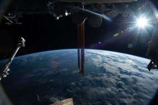 Une vue depuis la Station Spatiale Internationale (ISS). Les astronautes qui ont participé à l'étude financée par la NASA verraient, selon les analyses, un affaiblissement de leur système immunitaire.