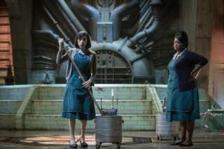 Elisa (Sally Hawkins) et Zelda (Octavia Spencer), deux femmes de ménage employées dans un centre de recherche ultrasecret.