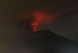 Mount Agung volcano is seen erupting from Glumpang village, Karangasem, Bali, Indonesia November 26, 2017. REUTERS/Johannes P. Christo