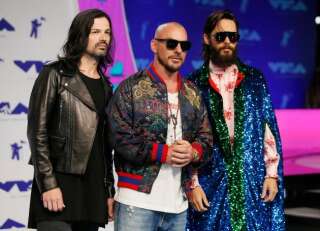 Le manteau multicolore de Jared Leto, chanteur du groupe 30 Seconds to Mars, au Video Music Awards.
